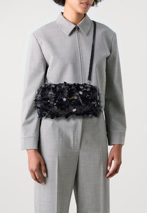 Gina Tricot, Pochette - black