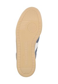 Semelle de chaussure avec une base en caoutchouc beige texturé, présentant un motif de grip circulaire et un logo "Marc O'Polo" en relief. Bords supérieurs de couleur bleu foncé.