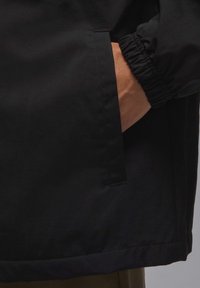 Jordan Let jakke / Sommerjakker - black/white/lt smoke grey