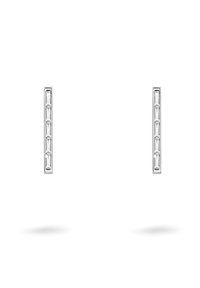 Silberohrringe mit einem schlanken, länglichen rechteckigen Design, die sieben senkrecht geschliffene klare Kristalle in einer linearen Anordnung aufweisen.