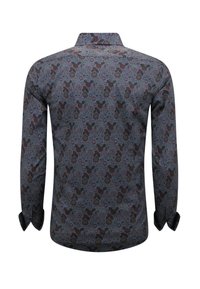 Langsleeve shirt van donkergrijze stof met een bloemendessin in rode en groene accenten. Gladde textuur, standaard kraag en knopenmanchetten.