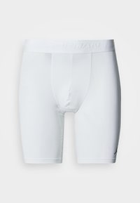 Άσπρα ανδρικά εσώρουχα boxer Jordan με ομαλή υφή, εφαρμοστή σχεδίαση, ελαστική μέση με λογότυπο "JORDAN" και περιγραφικό θήκη