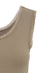 Beige geribd mouwloos topje met kanten rand langs de halslijn en armgaten, ontworpen voor een nauwsluitende pasvorm.