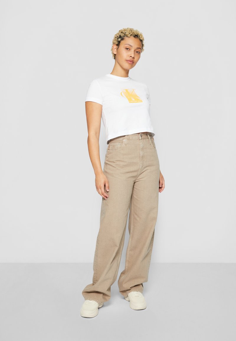 Calvin Klein Jeans HIGH RISE RELAXED UTILITY - Relaxed fit jeans - light beige/beige Calvin Klein Jeans HIGH RISE RELAXED UTILITY - Relaxed fit jeans - light beige/beige