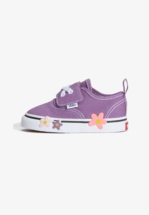 Lila Kleinkind-Sneaker mit weißen Schnürsenkeln, weißer Sohle, verziert mit rosa und lila Blumenmustern und einem Vans-Logoetikett an der Seite.