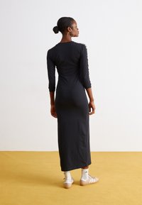 adidas Originals LEO MAXI DRESS - Φόρεμα από ζέρσεϊ - black