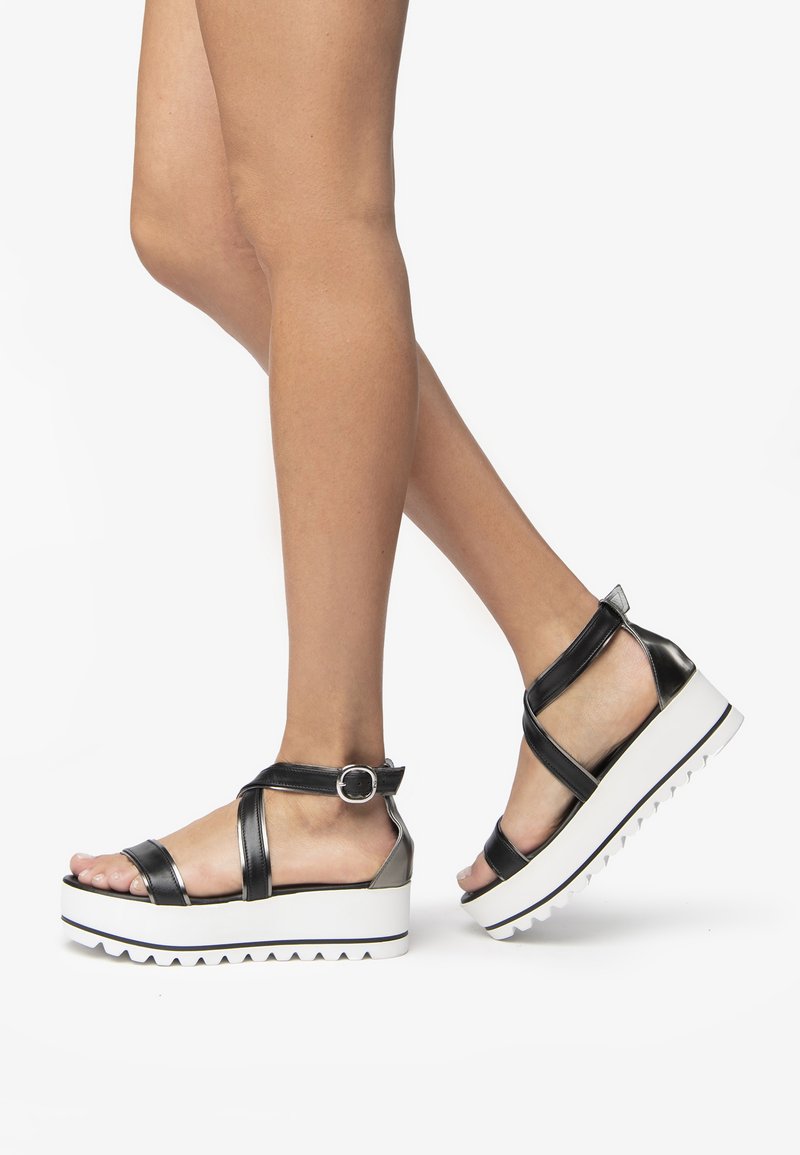 sandales compensees nero giardini