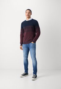 INDICODE JEANS Pulover - russet