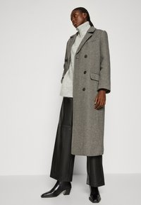 Selected Femme SLFVICTORIA COAT - Klassisk kappa / rock - black