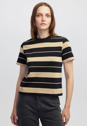 Schwarz-beige gestreiftes kurzärmliges T-Shirt mit Rundhalsausschnitt und lockerer Passform, aus einem weichen, strukturierten Stoff gefertigt.