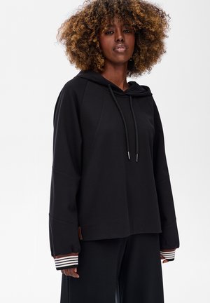 - Bluza z kapturem
