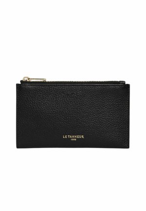 Cartera de cuero negro texturizado con cremallera dorada y logotipo dorado "Le Tanneur 1898" centrado en el frente.