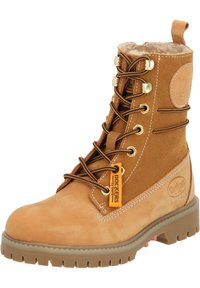 Bota de ante marrón con cordones, forrada de piel sintética, con ojales metálicos, cordones marrones y suela de goma resistente. Etiqueta con el logo en el lateral.