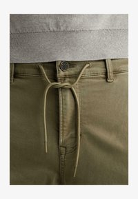 Non sélectionné, covert green