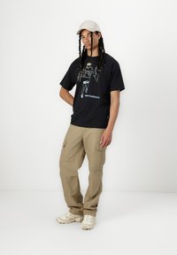 New Balance BEFORE AND AFTER UNISEX - T-shirts print - black