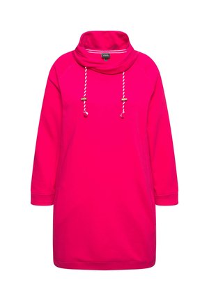 Robe pull fuchsia avec un col cheminée, des cordons décoratifs et des manches longues. Fabriquée dans un tissu doux au toucher lisse.