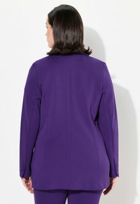 Ulla Popken A-LINIE REVERSKRAGEN STRETCHKOMFORT  - Blazer - purple