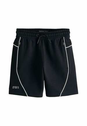 Schwarze Sportshorts mit weißer Paspelierung, elastischem Bund mit Kordelzug, seitlichen Reißverschlusstaschen und aufgedruckten Koordinaten am linken Bein.