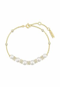 Bracciale in catena dorata con cinque perle bianche e accenti simili a diamanti, dotato di chiusura a clasp e logo etichettato.
