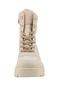 Stivale beige con lacci, alto, realizzato in suede e pelle, punta arrotondata, occhielli in tonalità oro e suola in gomma testurizzata.