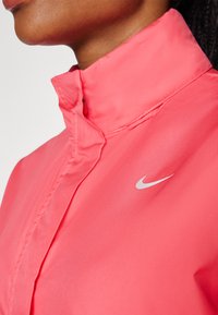 Nike Performance FAST - Windbreaker - aster pink
