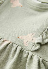 Next SHORT SLEEVE FRILL  REGULAR FIT - Vardagsklänning - green