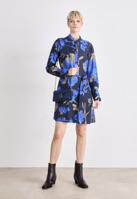 COACH COVERED CLOSURE TABBY CHAIN - Bandolera - deep blue