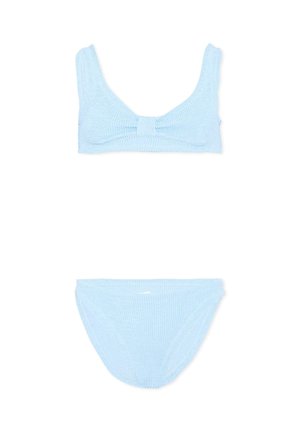 Błękitny bikini z teksturowanej tkaniny, góra z dekoltem w serek z centralnym węzłem oraz dopasowane, wycięte wysoko figi.