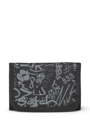 Schwarze Stoffgeldbörse mit grauen Graffiti-Mustern und dem Markennamen "Satch" auf der vorderen Lasche gedruckt.