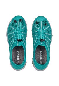 Chaussures aquatiques en mesh turquoise avec lacets élastiques. Comprend une semelle en caoutchouc grise et une semelle intérieure texturée. Design minimaliste pour une utilisation active.