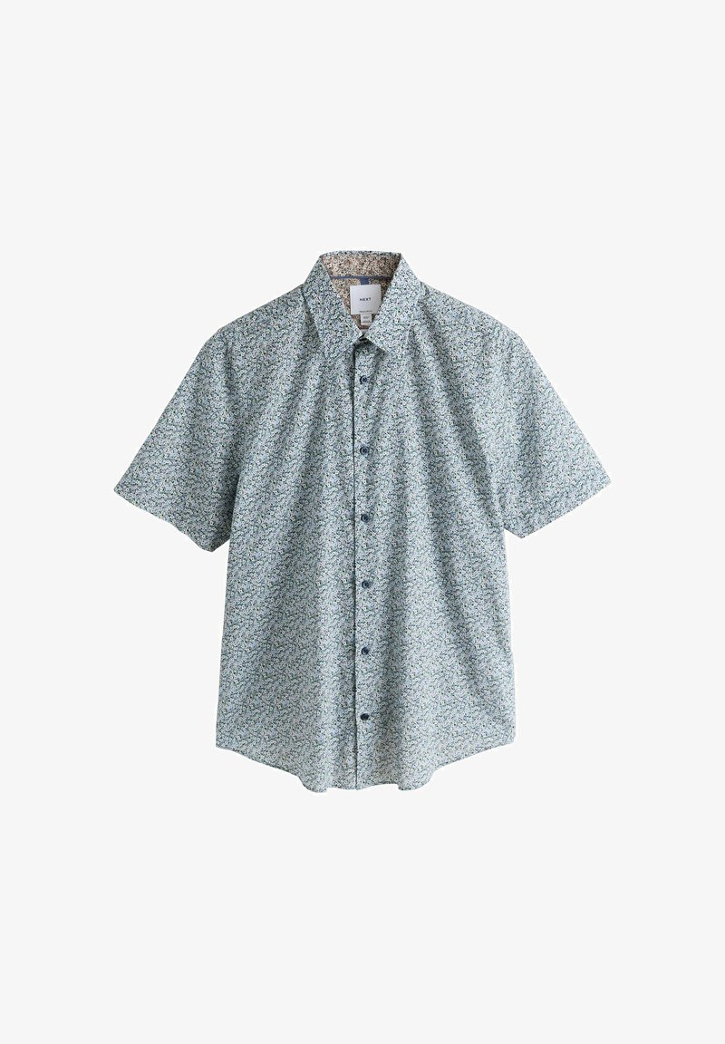 Chemise à manches courtes avec boutonnières, motif floral bleu et blanc en petites touches, et doublure intérieure contrastante au col.