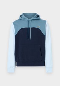 Pullover hoodie med en blandning av ljusblå och marinblå färger, tillverkad av bomull, med framficka, dragsko vid huvan och en liten logotyp på bröstet.