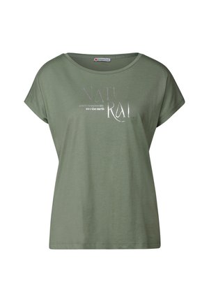 T-shirt vert olive avec une coupe décontractée, un col rond et des manches courtes. Présente un texte graphique argenté "NATU" et "RAL" avec un slogan en dessous.
