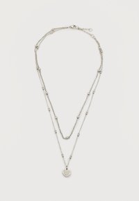 Διπλή αλυσίδα από ασήμι με μικρές χάντρες και μενταγιόν σε σχήμα καρδιάς με χαραγμένη την επιγραφή "Tommy Hilfiger 1985".