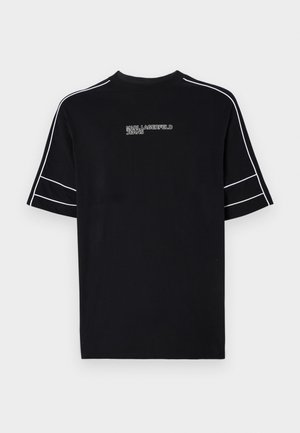 T-shirt nera a maniche corte in tessuto morbido, con strisce bianche decorative sulle maniche e logo stampato "KARL LAGERFELD JEANS".