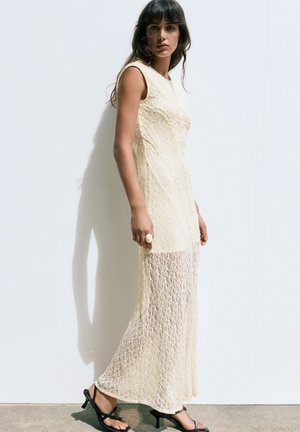PULL&BEAR, FITTED LACE - MIDI DRESS - Robe longue - white
