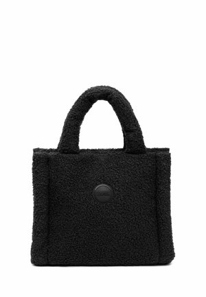 Zwarte pluche totebag met een getextureerde, fuzzy buitenkant, ronde handvatten en een circulaire zwarte logopatch. Rechthoekige vorm met gestikte details.
