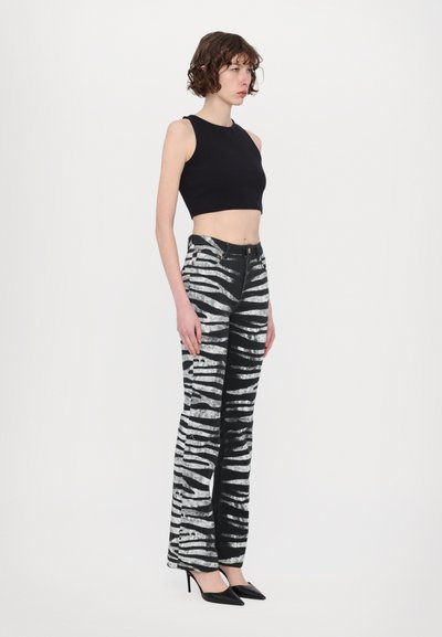 Roberto Cavalli Alt laienevad teksad - nero/bianco