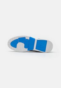 EA7 Emporio Armani Vysoké tenisky - multi-coloured
