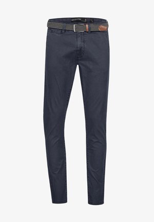 Jeans elasticizzati blu navy a vestibilità slim, con una cintura intrecciata decorata e una patch in pelle marrone sulla vita. Tessuto liscio e resistente.