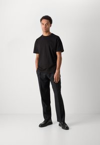 Calvin Klein Jeans GRADIENT FADE MONOLOGO TEE - Apdrukāts T-krekls - black