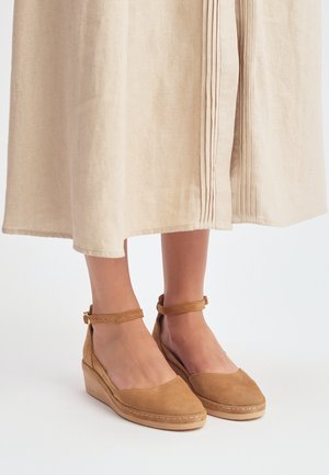 Wedges - brown