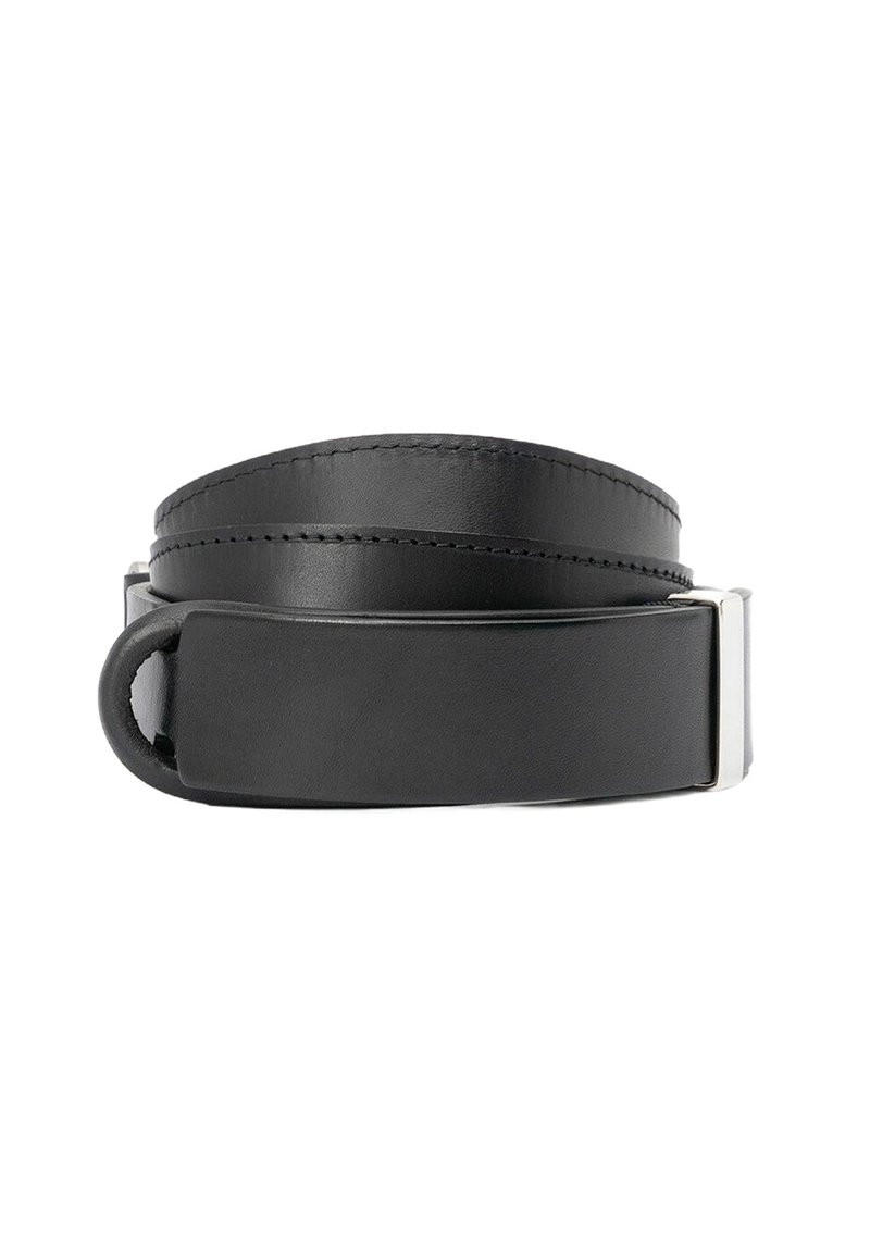 Cintura in pelle nera con texture liscia, dotata di una fibbia in metallo argentato e dettagli cuciti lungo i bordi. Design piatto, forma compatta.