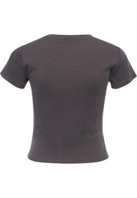 Gray ribbed t-shirt with short sleeves, featuring a round neckline and a fitted shape, designed for a comfortable, casual fit.
