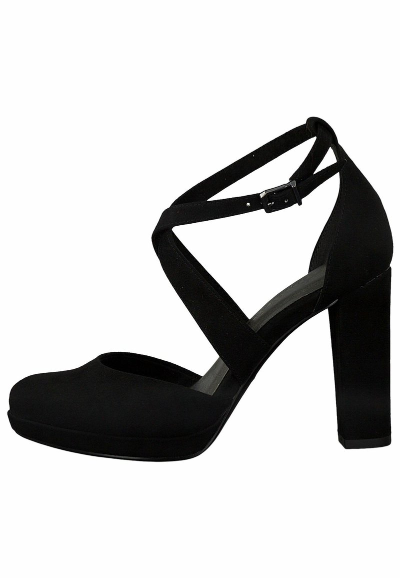 Chaussure noire à talon haut avec bout fermé, talon bloc et brides croisées autour de la cheville avec fermeture par boucle sur fond blanc.
