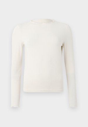 Langärmliges, cremefarbenes, tailliertes Oberteil mit gerafftem Rundhalsausschnitt und Saum, auf einem schlichten hellgrauen Hintergrund präsentiert.