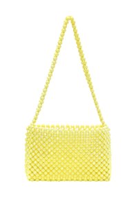 Borsa a tracolla gialla di forma rettangolare. Presenta una superficie texturizzata creata da piccole perline sferiche.