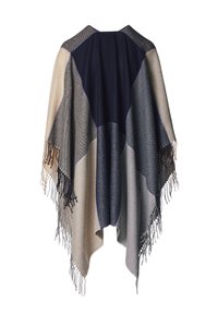 Ponczo z wełny w odcieniach beżu, szarości i granatu, z trójkątnymi blokami kolorów i długimi, frędzlami na brzegach. Miękka tekstura i luźny krój.
