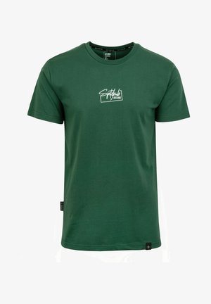Dunkelgrünes Baumwoll-T-Shirt mit einem weißen Logo „Spitzdubl EST.2017“ auf der Brust, kurzen Ärmeln und geradem Schnitt.