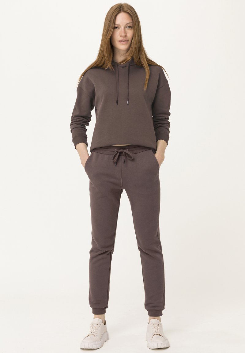hessnatur BETTERECYCLING SWEATPANTS - Trainingsbroek - dunkelmauve